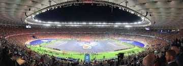 El DInamo de Kiev juega como local en el Estadio Olímpico de Kiev. Tiene capacidad para más de 70.000 personas y fue sede de la Eurocopa en 2012 y la final de la Champions League en 2018.