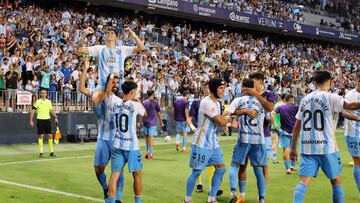 Antoñito es alzado a hombros tras anotar el 2-1 al Albacete,