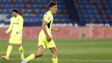 Marcos Llorente celebra su gol al Levante.