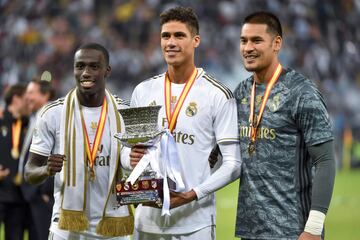 El Real Madrid campeón de la Supercopa deEspaña. Ferland Mendy, Raphael Varane y Alphonse Areola.