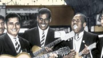 <b>LA PREMIER EN EUROPA. </b>Paddington Station, Londres, 1964. El equipo fiyiano de rugby canta animadamente en su escala hacia Cardiff.