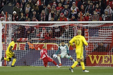 Daniel Royer marcó los siguientes dos goles de NY Red Bulls y se consagró como el hombre del partido.