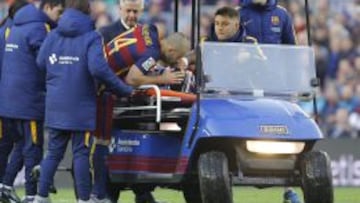 Mascherano besa a Augusto.