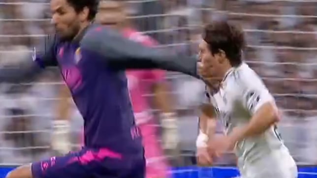 Iturralde: el guantazo de Cabrera a Fran García, “penalti y amarilla”