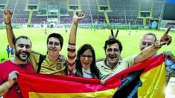 <b>NO SÓLO LOCALES. </b>Entre los 30.000 hinchas que presenciarán el partido también habrá españoles.