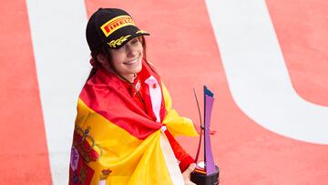 Marta García, en el podio de Barcelona de la F1 Academy.