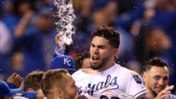 Kansas City Royals celebrando la primera victoria en las World Series frente a Mets.