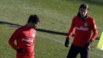 Óliver Torres y Filipe Luis.