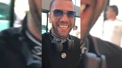 La alegre llegada de Dani Alves tras ser nombrado capitán de Brasil