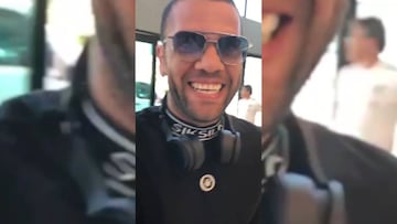 Dani Alves llega Brasil siendo capitán en lugar de Neymar