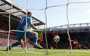 Liverpool's Sadio Mané scores
