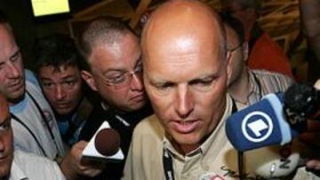 <b>SEÑALADO.</b> El mánager del CSC, Bjarne Riis, de nuevo en el ojo del huracán.