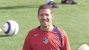 <b>COMPAÑERO</b>. Simeone defiende a Torres de las críticas recibidas por su actuación en el último partido con la selección española ante Bélgica.