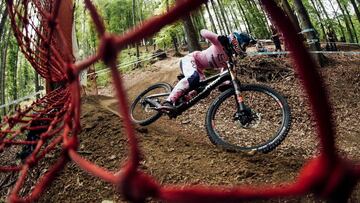 Tahn&eacute;e Seagrave durante su descenso en Maribor (Eslovenia), primera prueba de la UCI MTB World Cup de Downhill 2019.