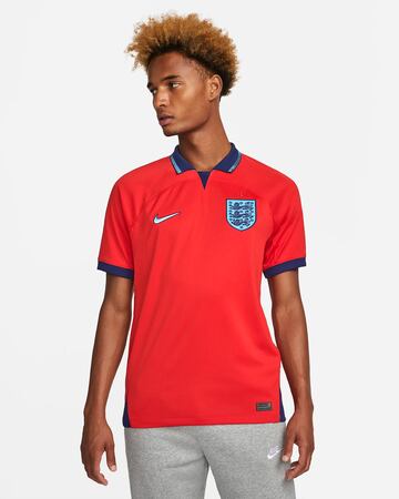 The first red away kit from England and Nike in four years has a nice contemporary look whilst evoking the Umbro away jersey from the early 1990's. 