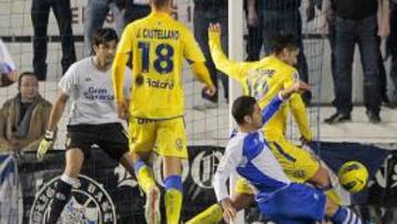 <b>DISPUTADO. </b>Pese al 1-1 final ambos equipos gozaron de oportunidades para marcar.