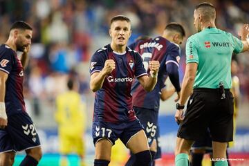 El extremo del equipo armero es otro jugador reconvertido a lateral y fue el autor del gol de la victoria del Eibar ante el C¨¢diz.