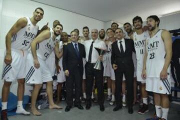 Florentino Pérez quiso felicitar al equipo por el título de Supercopa.