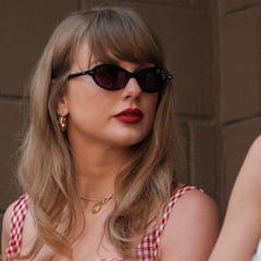 Taylor Swift throws support behind Kamala Harris and Tim Walz