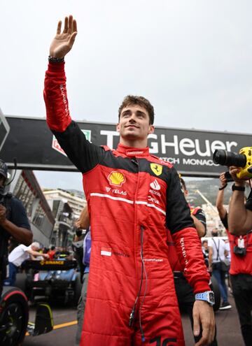 Celebración de Charles Leclerc tras conseguir la pole en el Gran Premio de Mónaco. 