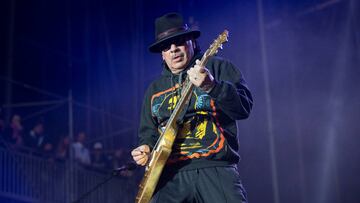 El guitarrista mexicano Carlos Santana fue trasladado en ambulancia y hospitalizado de emergencia; pospuso su concierto en Texas.