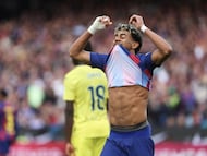 Barcelona battered Villarreal at Camp Nou in LaLiga EA Sports to maintain their place at the top.