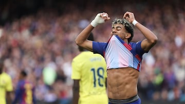 Barcelona battered Villarreal at Camp Nou in LaLiga EA Sports to maintain their place at the top.