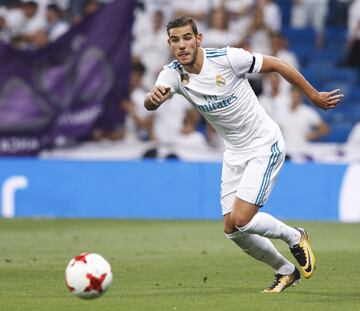 Jugó la temporada 2016-17 con el Alavés y la temporada 2017-18 con el Real Madrid.