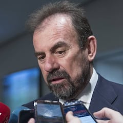 Ángel Torres: "Intentaremos pescar fichajes en el Madrid"