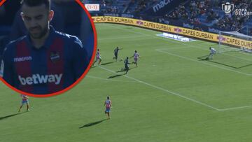 El fallo solo ante el portero de Mayoral que ni el mismo se lo creía...