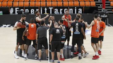 La plantilla del Valencia se conjuró durante el entrenamiento del martes para el tercer partido de la final, el primero en su cancha.