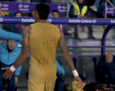 Raphinha llevaba un mensaje para Vinicius debajo de la camiseta