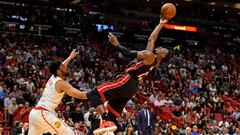 Bam Adebayo y Jabari Parker durante el partido de la NBA que ha enfrentado a los Miami Heat y los Atlanta Hawks