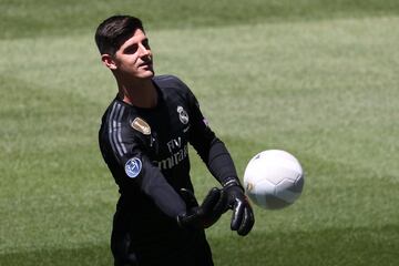 Courtois' presentation at Real Madrid in pictures