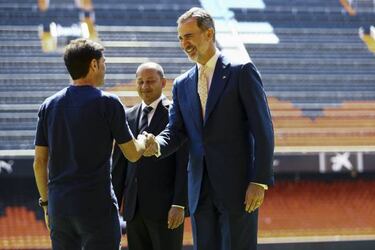 El rey Felipe VI recibe en audiencia en Mestalla al Valencia por su Centenario