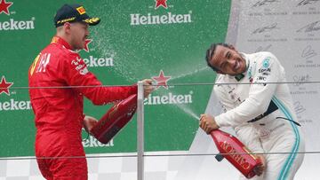 Shanghai (China), 14/04/2019.- First placed British Formula One driver Lewis Hamilton of Mercedes AMG GP (R) and third placed German Formula One driver Sebastian Vettel of Scuderia Ferrari celebrate with champagne during the award ceremony after the Chinese Formula One Grand Prix at the Shanghai International circuit in Shanghai, China, 14 April 2019. (F&oacute;rmula Uno) EFE/EPA/WU HONG