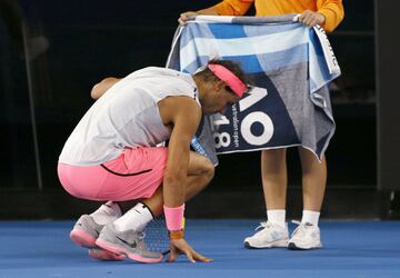 Así luchó Nadal lesionado contra Cilic en Australia