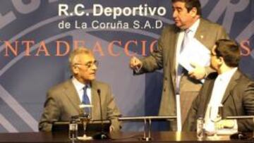 <b>APROBADA.</b> El accionariado del Deportivo de La Coruña aprobó, por amplia mayoría, todos los puntos de una asamblea bastante más tranquila que las tres anteriores.