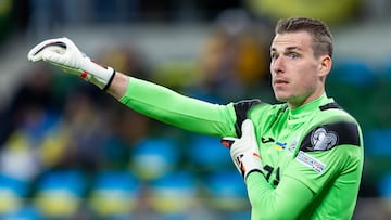 Lunin, en la repesca contra Islandia.