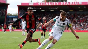 Primera titularidad de Julián Araujo en Premier League vs Newcastle