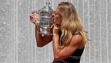 Angelique Kerber besa el trofeo de campeona del US Open.