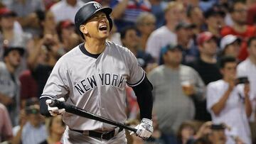 Alex Rodr&iacute;guez se lamenta tras una de sus &uacute;ltimas oportunidades de batear con los New York Yankees.