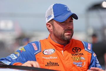 Eric McClure (Chilwowie, 1978) falleció a los 42 años el pasado 2 de mayo. Su especialidad era la Nascar estadounidense, categoría en la que también era propietario de un equipo. Su palmarés no es especialmente reseñable, siendo más conocido por sus accidentes y algunos detalles personales fuera de lo común: tenía siete hijas y en el año 2018 fue arrestado acusado de violencia doméstica.  