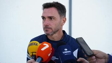 Colunga atiende a los medios en el entrenamiento de este viernes.