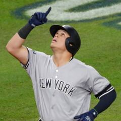 Primer jonrón de Urshela en la temporada con los Yankees