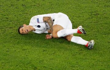 Di Maria goes down