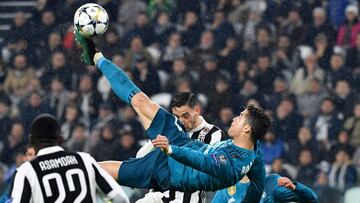 (FILES) In this file photo taken on April 03, 2018 Real Madrid's Portuguese forward Cristiano Ronaldo (C) overhead kicks and scores during the UEFA Champions League quarter-final first leg football match between Juventus and Real Madrid at the Allianz Stadium in Turin.
Spain's media said goodbye to superstar Cristiano Ronaldo while Italy's welcomed him on July 6, 2018 after persistent reports that the five-time Ballon d'Or winner will leave Real Madrid for Italian champions Juventus. / AFP PHOTO / Alberto PIZZOLI