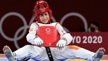 La taekwondista espa&ntilde;ola Adriana Cerezo se lamenta tras su derrota en la final de los Juegos Ol&iacute;mpicos de Tokio 2020.