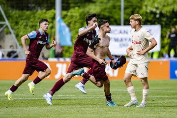 El Trabzonspor celebrando la victoria.