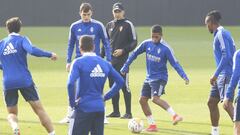 Francho y Yanis, durante el entrenamiento de esta ma&ntilde;ana en La Romareda.